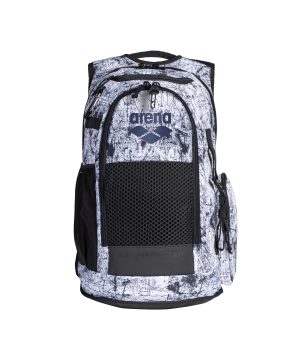 Arena One Go Backpack 45L AO (Scratched) har et hvidt og sort marmoreret design, flere rum med lynlås, netlommer foran og i siderne, vist på en almindelig hvid baggrund.