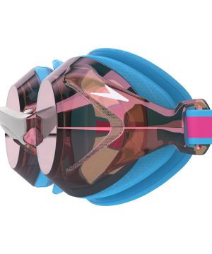 Et nærbillede af Speedo Vanquisher 3.0 Mirror - Junior (Blue/Pink), der har futuristiske, gennemsigtige blå og pink komponenter med et slankt, geometrisk design og lagdelte, gennemsigtige plastdetaljer.