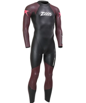 Zoggs Predator Ultra FS – Herre er en sort våddragt, der dækker hele kroppen, med røde mønstrede paneler på arme og ben, med Zoggs-logoet i hvidt på brystet og et mindre hvidt logo på venstre lår.